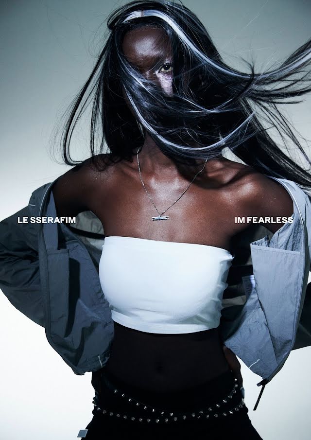 le sserafim- black model