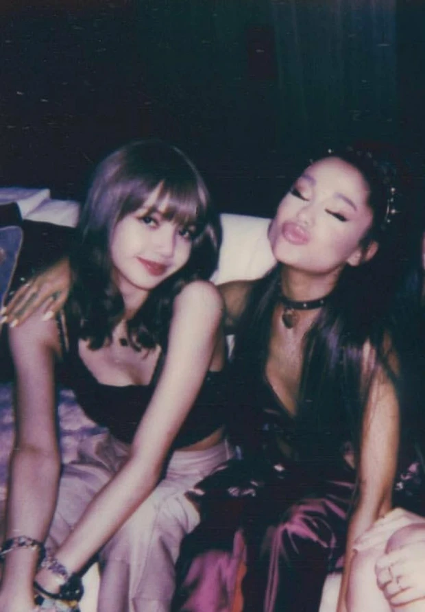 lisa blackpink-ariana grande