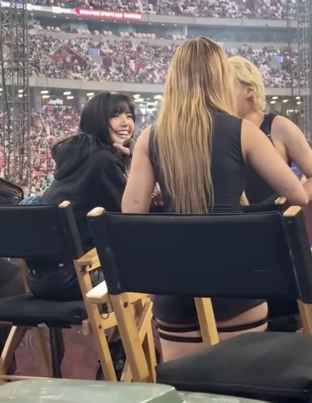 Blackpink lisa taylor swift