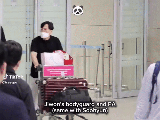 kim ji won in airport