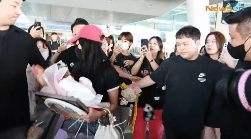 jisoo blackpink airport