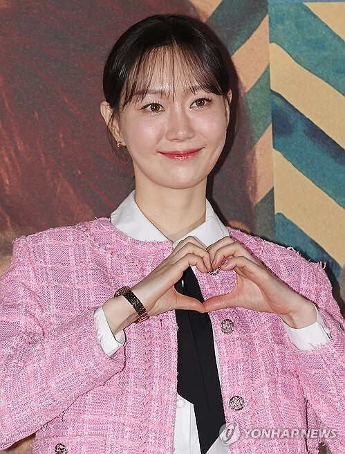 Lee Yoo-young-1-040924