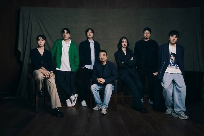 Ji-won Han Tae-seong Lee Byeong-woo Kim Sang-ho Yeon Namgoong-seon Tae-jun Kim và Seong-hyeon Byun Netflix