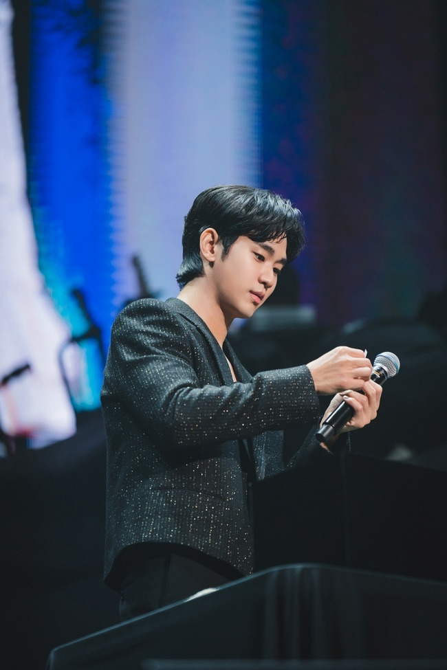 Kim soo-hyun EYES ON YOU