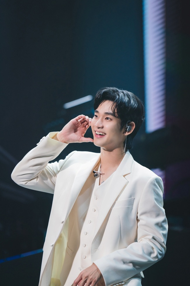 Kim soo-hyun-EYES ON YOU-thumbnail-2510202413