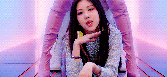 Jennie was dating again, Cnet suddenly felt sorry for Rosé