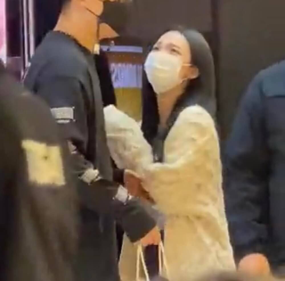 Cute interactions between K-pop female idols and their managers