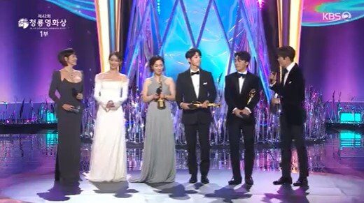 Song Joong ki Koo Kyo hwan Jeon Yeo bin Im Yoona Blue Dragon Film Awards Song Joong-ki, Yoona and more received Popular Star Award at 2021 Blue Dragon Film Awards