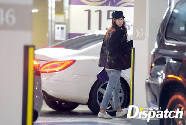 park shinhye Park Shin Hye clearly looked cautious when entering the parking lot of Lee Jong Suk's apartment. She looked back and forth to make sure no one noticed.