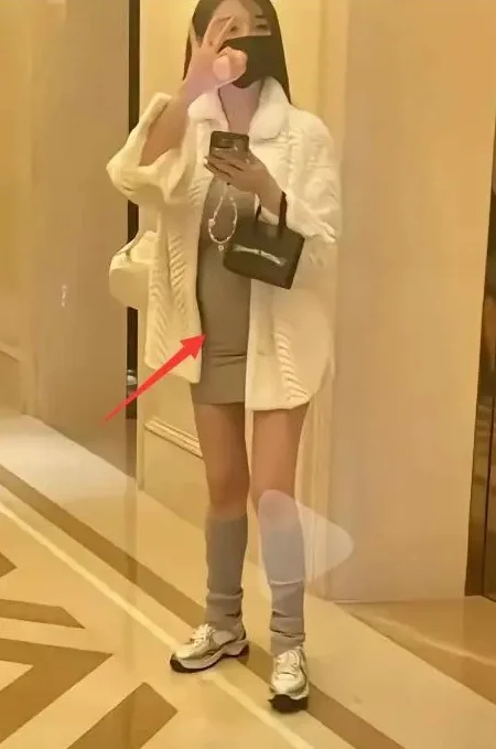 Evidence suggests Ye Ke and Huang Xiaoming are currently in the same location, fueling speculation they are still together.  