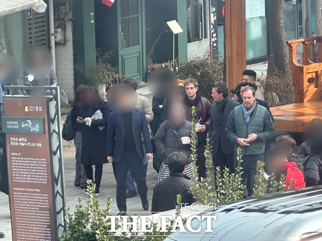 robert pattinson running man