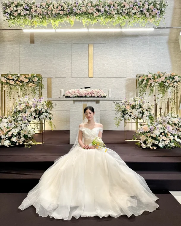 twice Dahyun Unveils Wedding Photo