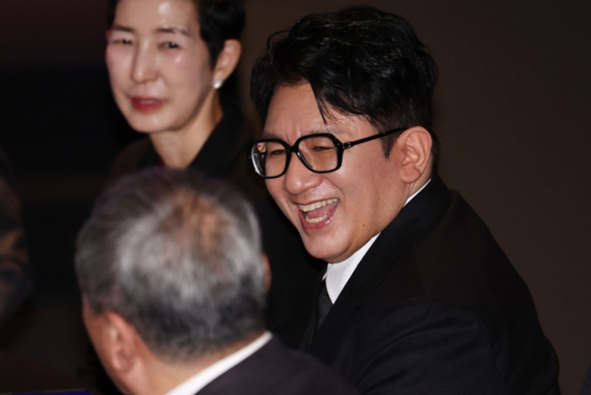 bang shi hyuk thumbnail
