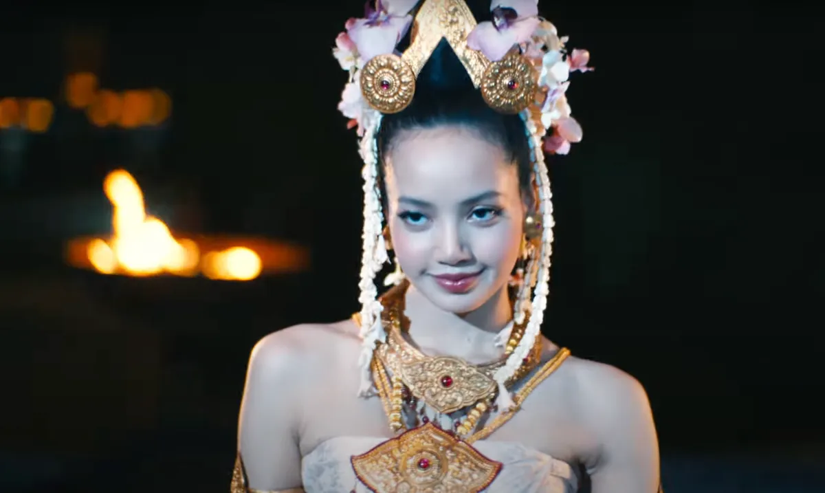 Lisa-The-White-Lotus