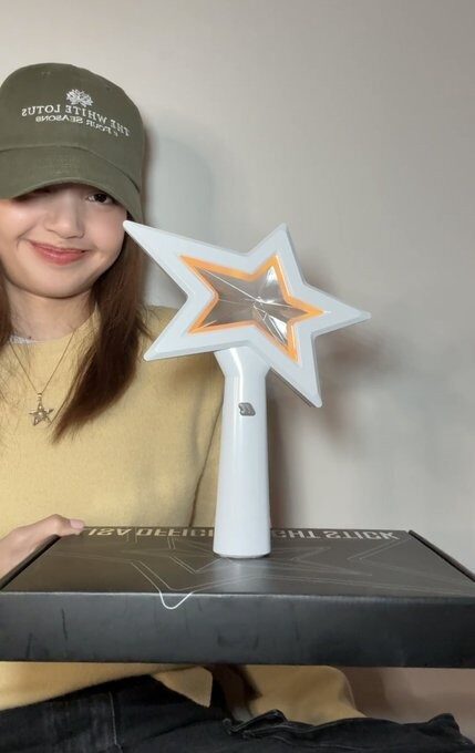 lisa new solo lightstick