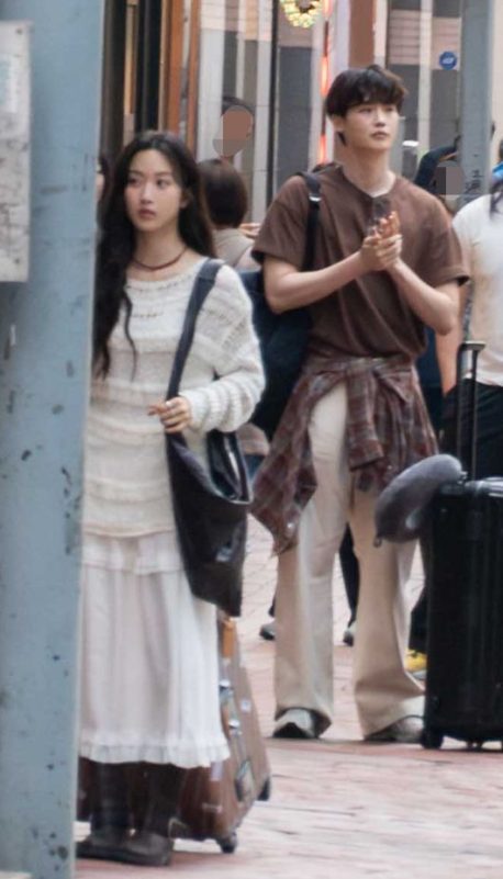 lee jong suk moon ga young leaked filming new K-drama Seocho-dong