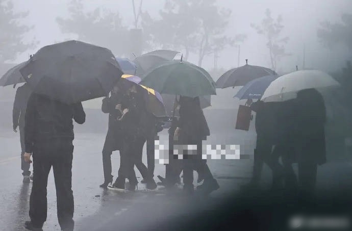 Barbie Hsu Burial Ceremony DJ Koo