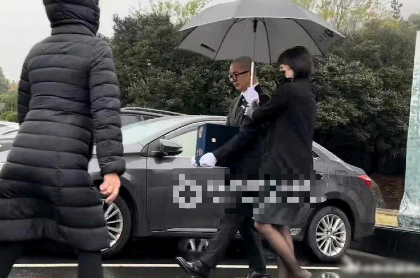 Barbie Hsu Burial Ceremony DJ Koo