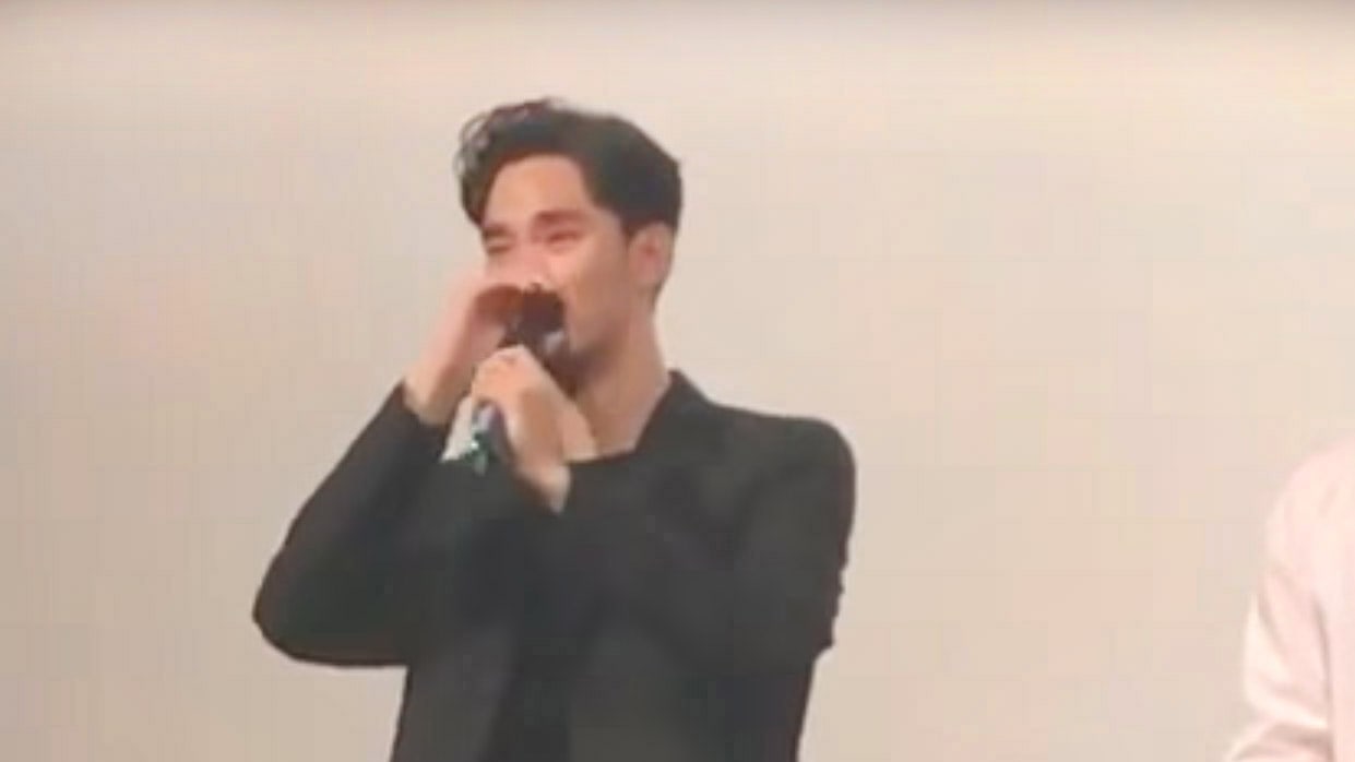 Kim Soo Hyun's Agency Clarifies Reason For Actor's Tears At VIP Screening Of Film "Real"