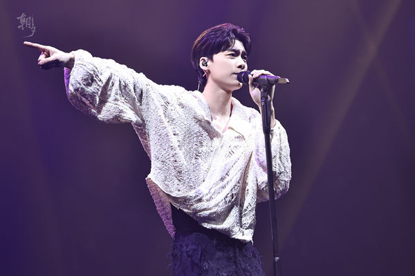 Chinese Celebrities Return to Spotlight After Scandals Li YiFeng