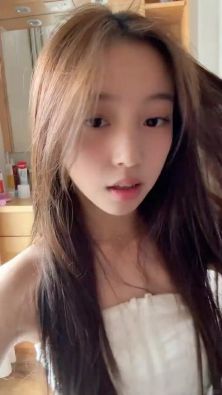 zhao-wei-daughter-at-15-2