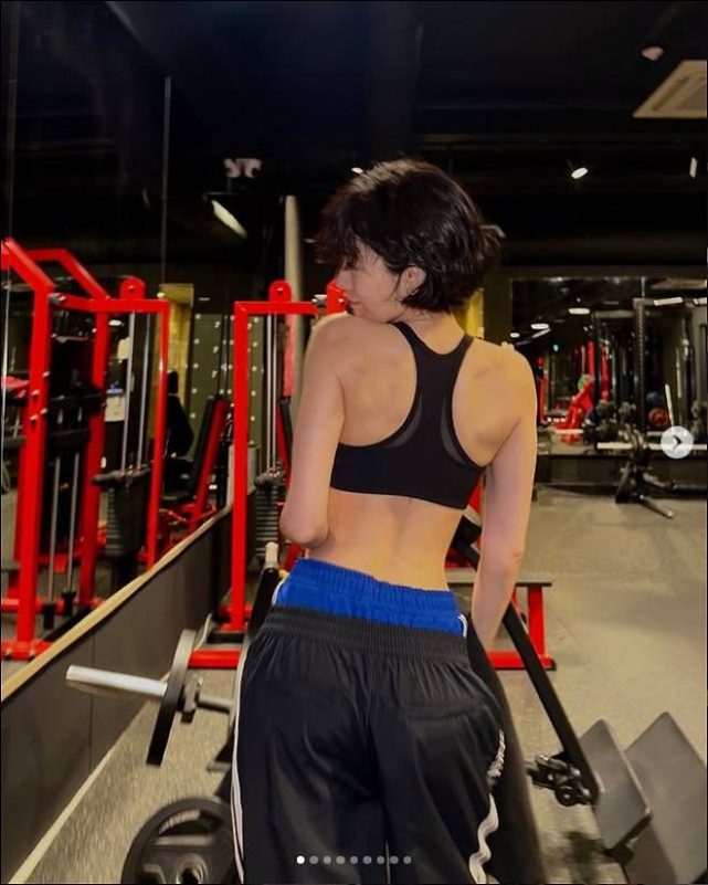 Nana double-layered workout pantswoman-gym-fitness-back.