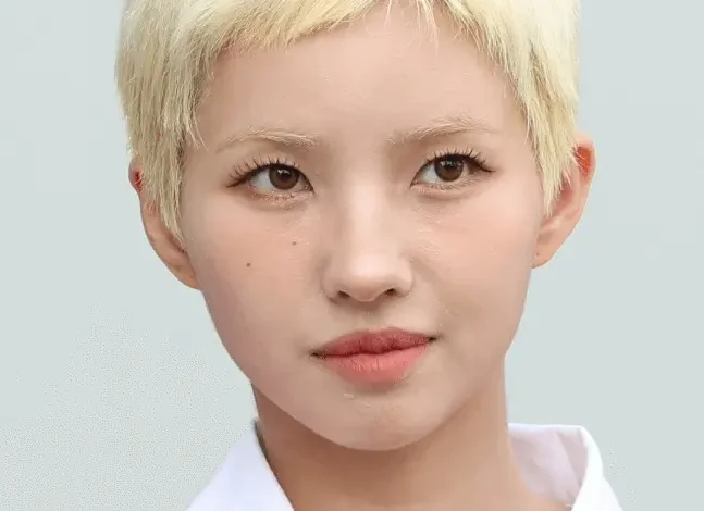 Soyeon blonde haircutwoman-blonde-hair-close-up.
