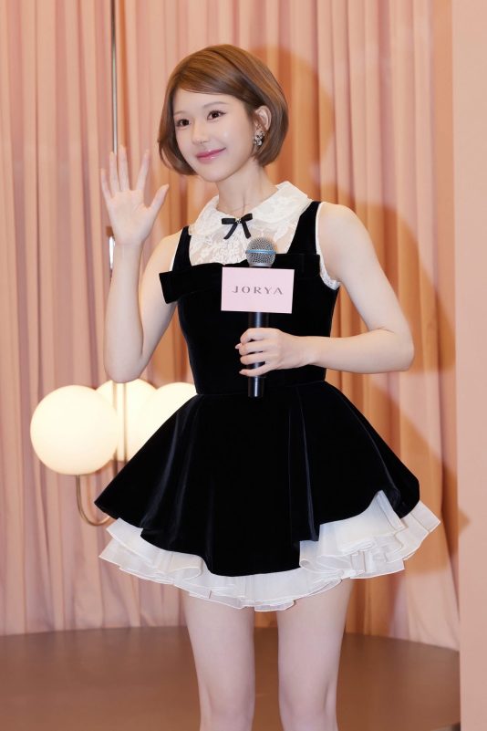 Zhao Lusi Jorya event appearance.