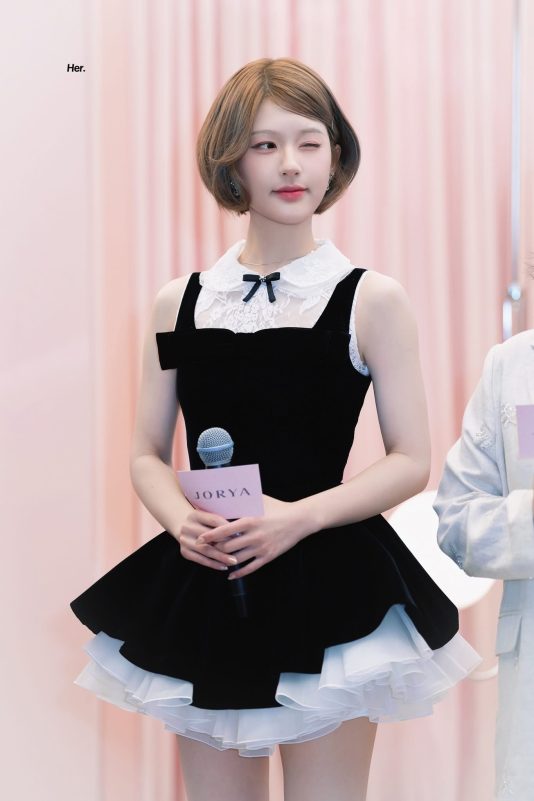 Zhao Lusi Jorya event appearancewoman-dress-microphone-winking.