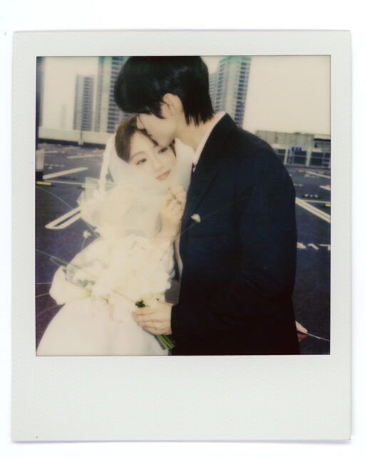 idol marries sasaeng fanwedding-couple-cityscape-polaroid.