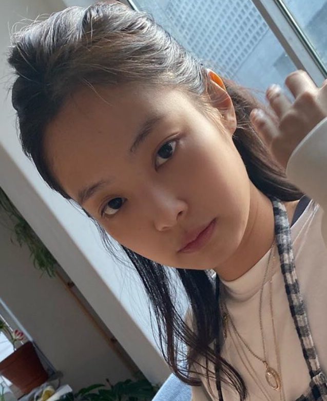 blackpink no makeupportrait-window-necklace-hair.