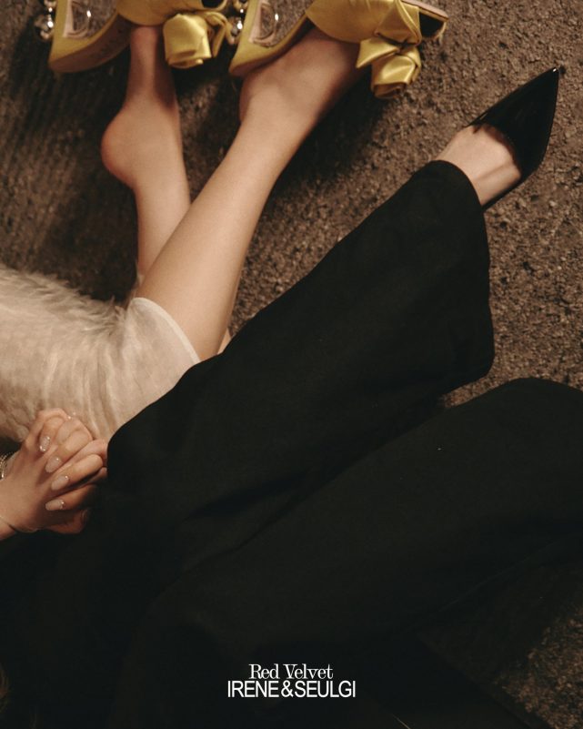 irene seulgi teaser controversyfashion-legs-shoes-hand.