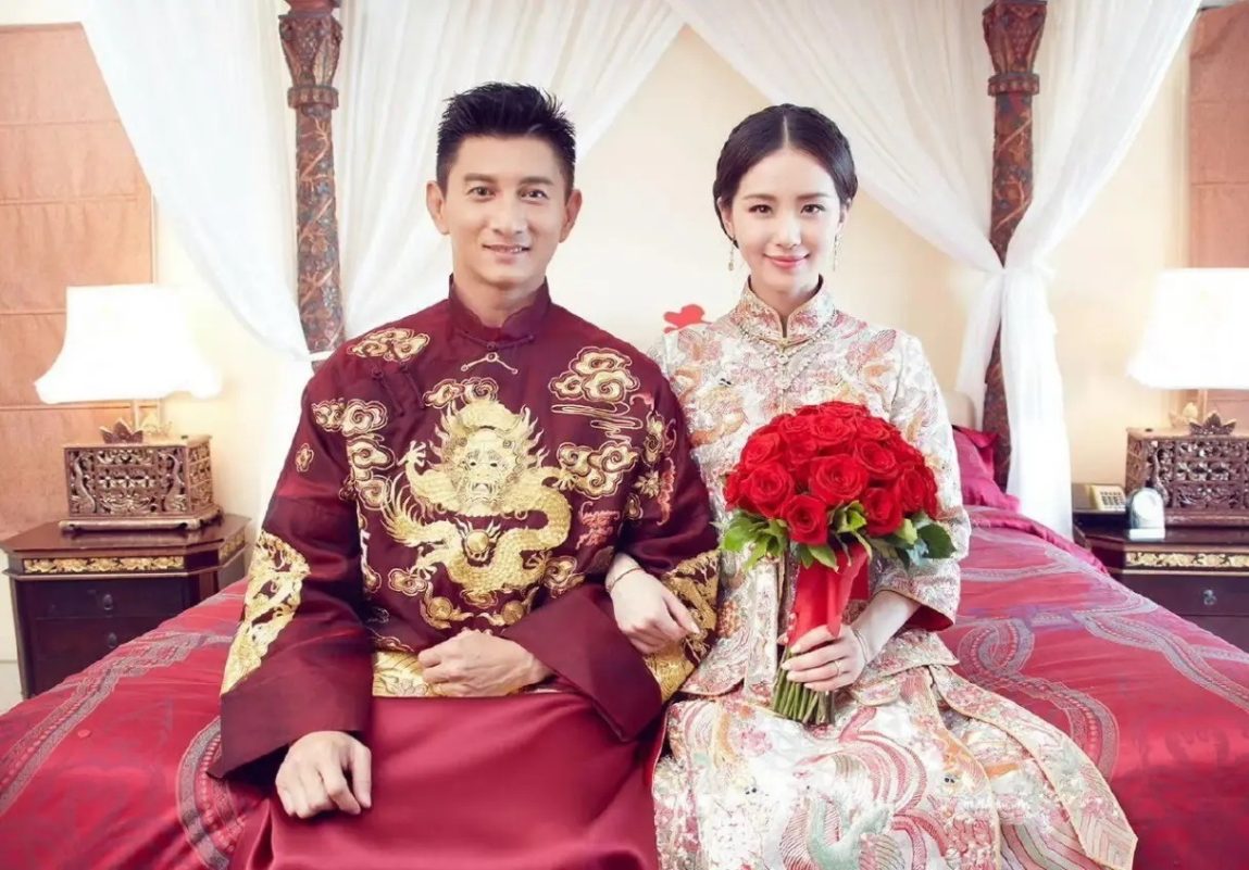 nicky wu liu shishi divorcewedding-traditionalclothing-roses-couple.