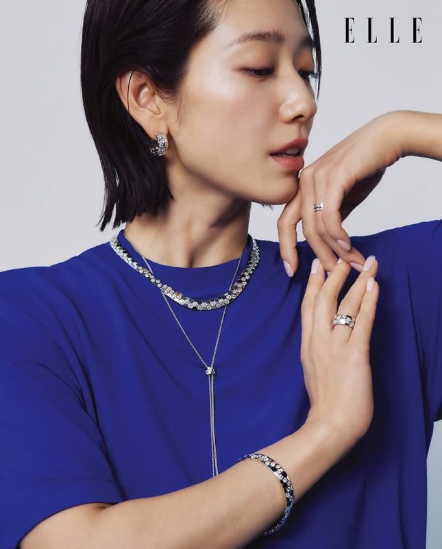 park shin-hye fan tourParkShinHye-jewelry-ELLE-blueShirt.