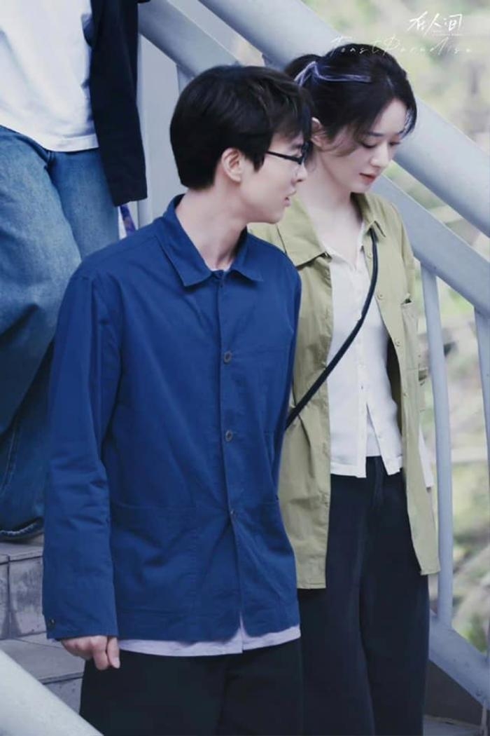 zhao liying sina controversycouple-stairs-jacket-glasses.