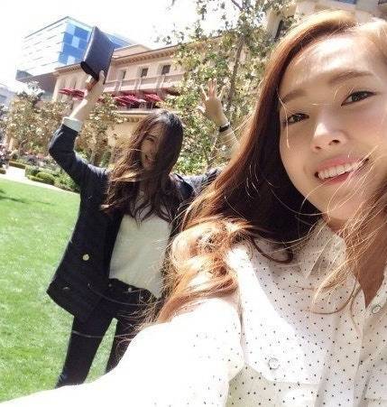 jessica and krystal sm entertainment sistersGraduation-celebration-selfie-outdoors.