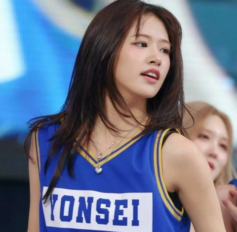 ahn yu-jin viral pann postwoman-jersey-Yonsei-brunette.