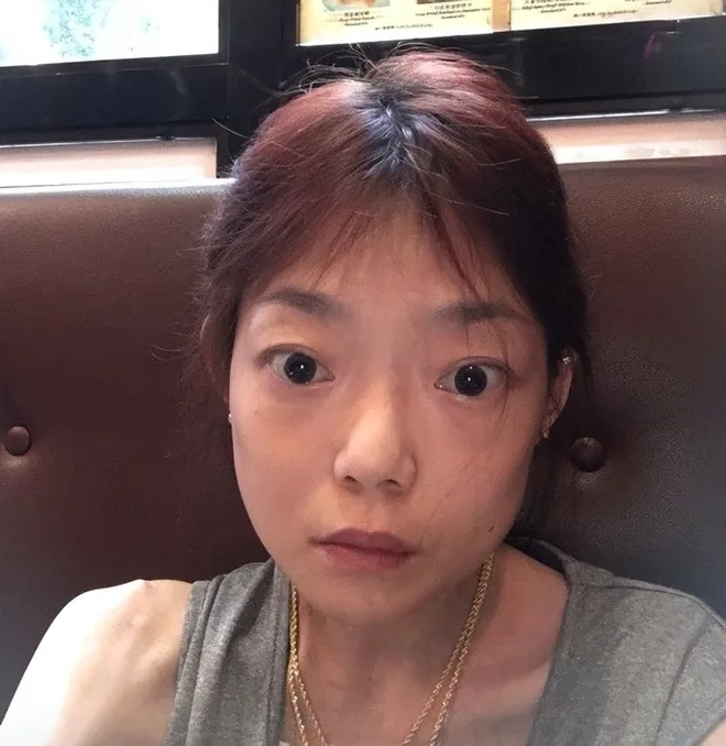 connie ng weight losswoman-selfie-surprised-jewelry.