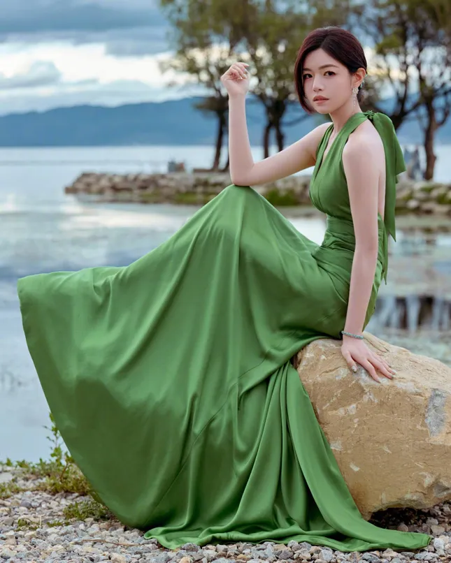 michelle chen after divorcewoman-greenDress-lake-sitting.