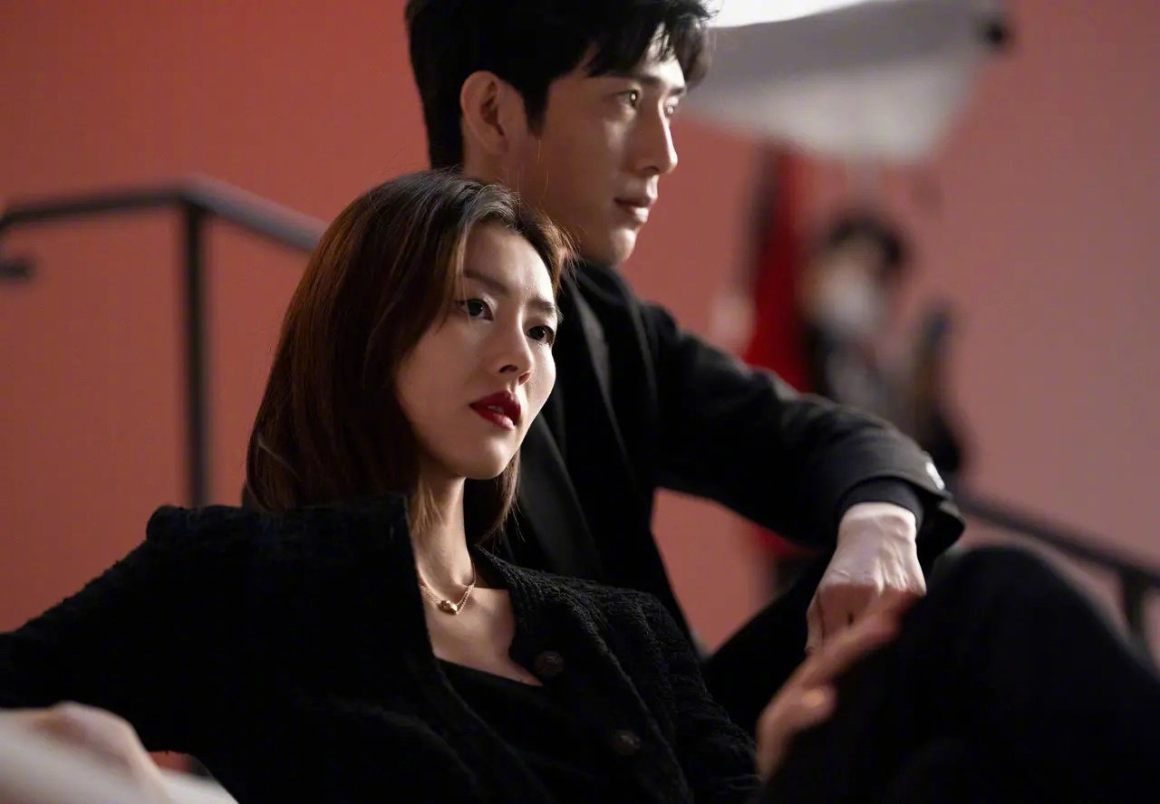 liu wen and jing boran marriagecouple-serious-fashion-portrait.