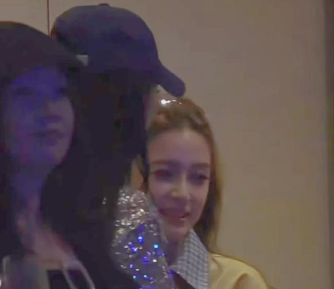 angelababy dating rumors g-dragon concertthreepeople-indoor-night-darkhair.