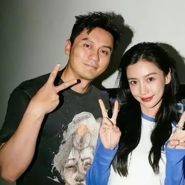 angelababy dating rumors g-dragon concerttwopeople-peacesign-smiling-casualclothing.