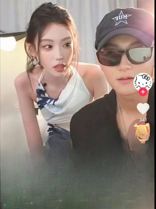 Huang Zitao defends Xu Yiyangcouple-sunglasses-baseballcap-indoors.