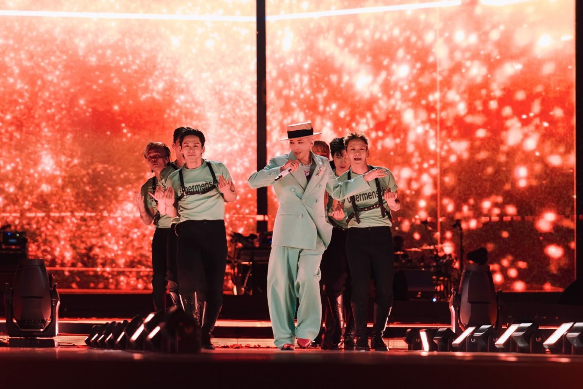 g-dragon net worthConcert-Performance-Dancers-Stage.