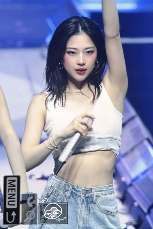 babymonster ruka abssinger-microphone-abs-denim.