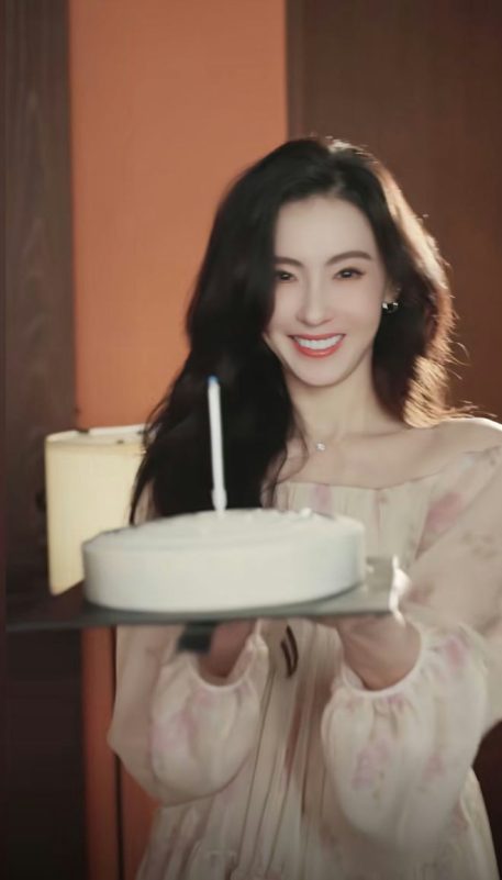 cecilia cheung stephen chow inheritancewoman-cake-candle-smiling.