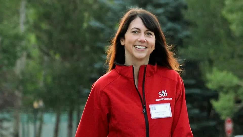 jeff bezos ex-wife mackenzie scottMackenzieScott-RedJacket-Smiling-Outdoors.
