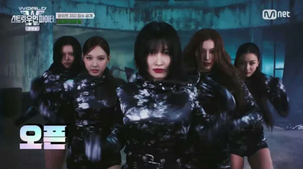 World Street Woman Fighter Ep. 6group-performance-shiny-uniform-serious.