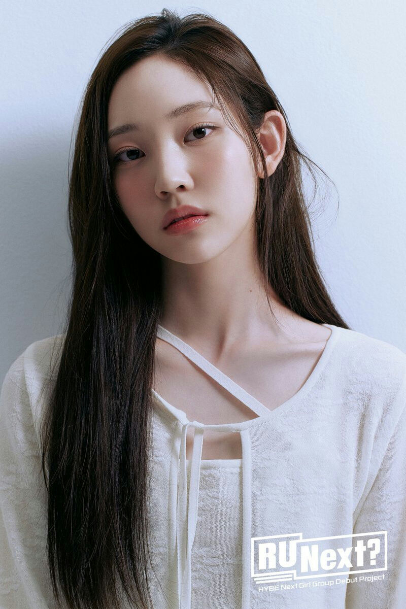 Youngseo K-pop debutportrait-Korean-girl-fashion.