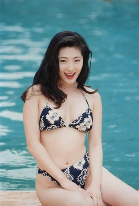 Si-Man Yeung noodle shopwoman-swimsuit-pool-smiling.